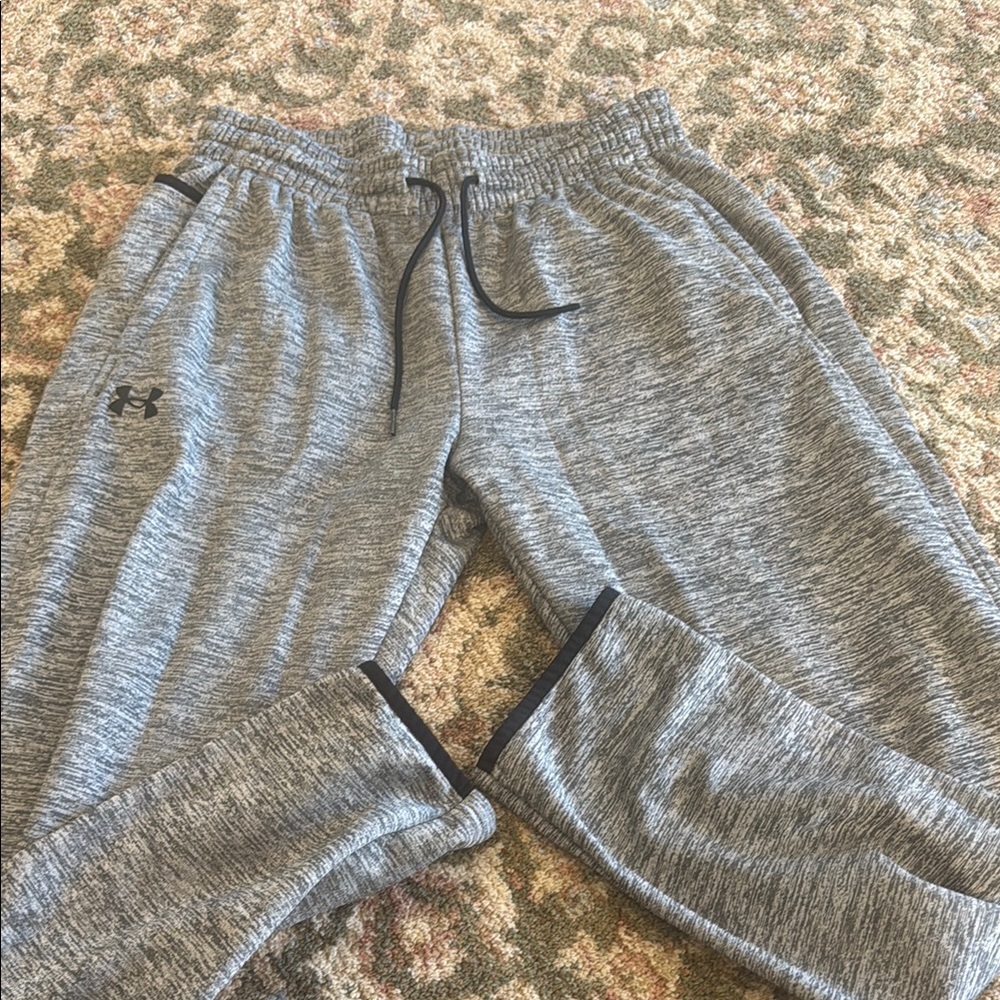 Underarmour sweat pants size L with pockets